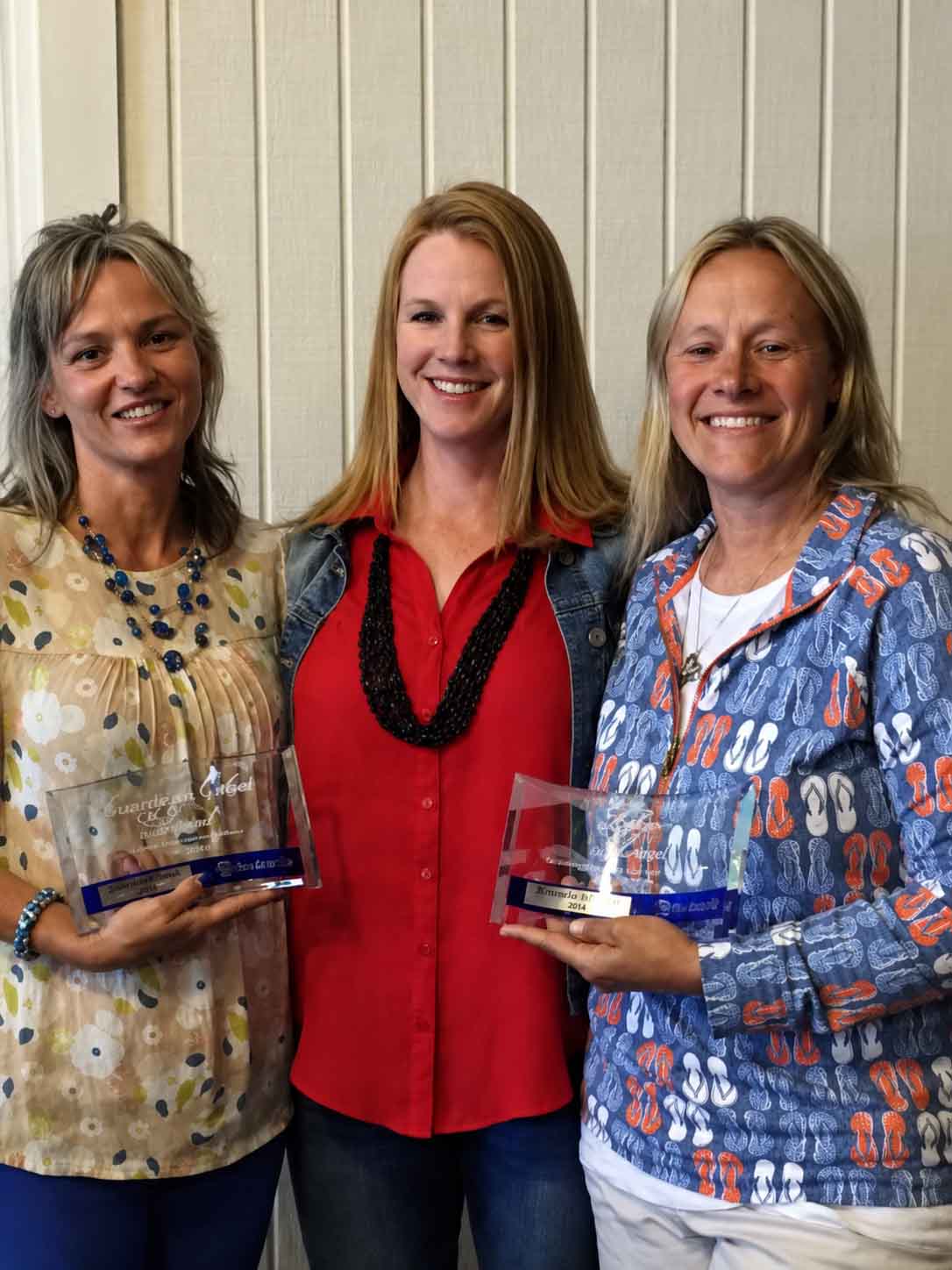 Patsy-and-Chasity-receive-the-Woodsmen-Award
